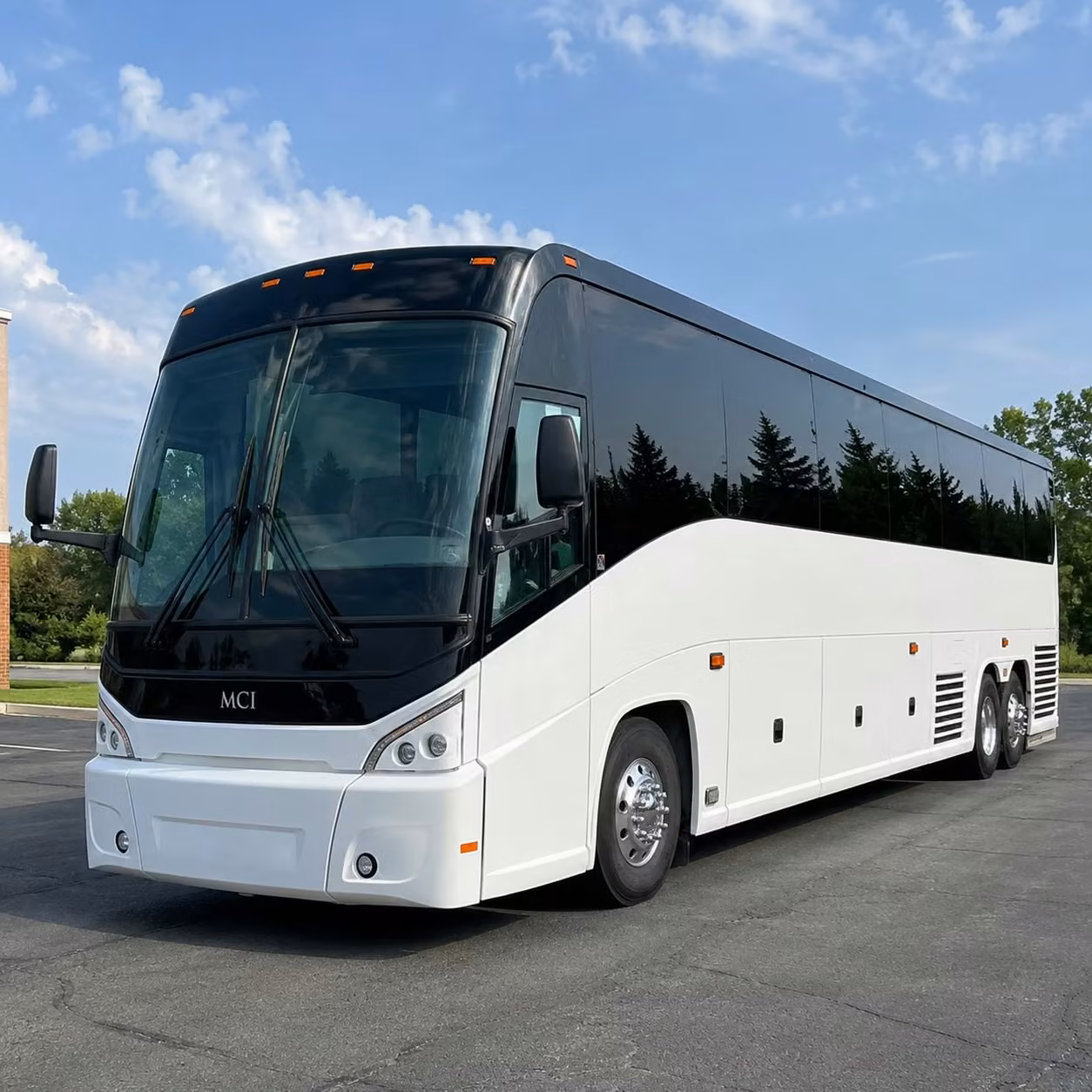 long distance wedding guest shuttles running between austin and hill country venues
